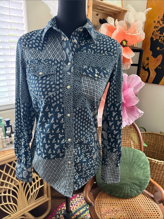 Levi's Tops - Vintage 90s Levi’s Blue Floral Bandana Snap Up Western Chic Coastal Cowgirl Top